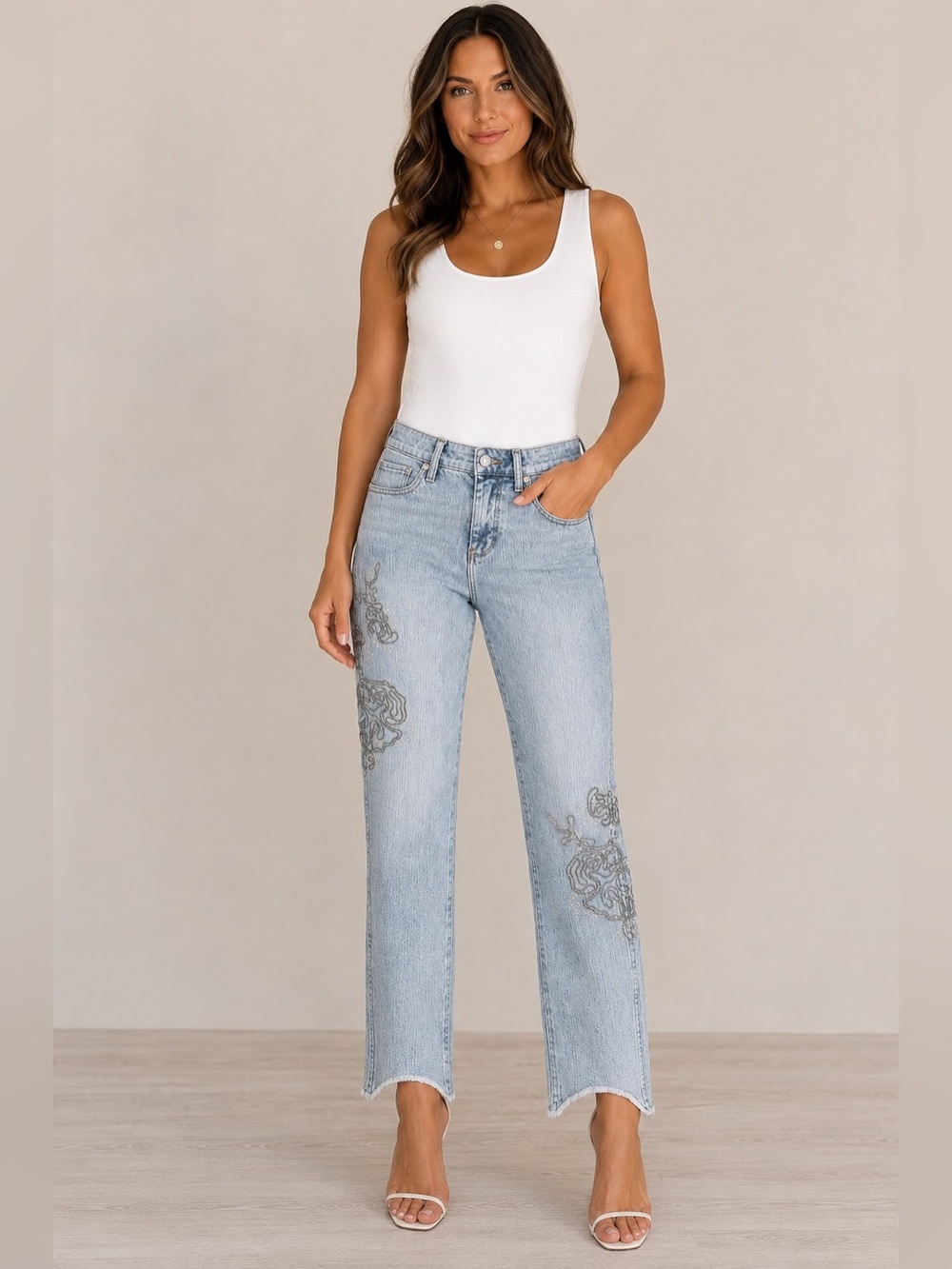 WHBM White House Black Market Embroidered High Rise Curved Hem Jeans Size 2
